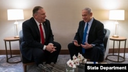 PM Israel Benjamin Netanyahu (kanan) menerima Menlu AS Mike Pompeo di Lisabon, Portugal, 4 Desember 2019. (Credit: State Department)