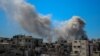 Asap mengepul pasca pemboman Israel di sekitar rumah sakit Al-Shifa di Kota Gaza pada 23 Maret 2024, di tengah pertempuran Israel dan kelompok militan Hamas di Gaza. 
