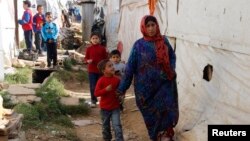 Para pengungsi Suriah di tempat penampungan di Zahle, Bekaa Valley di Lebanon. (Foto; Dok)