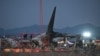 Petugas pemadam dan penyelamat atasi jatuhnya Boeing 737-800 Jeju Air di Bandara Muan, Korea Selatan, 29 Desember 2024. (Foto: AFP)