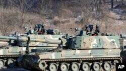 한국군 장병들이 지난 1월 경기도 파주에서 K-9 자주포 운용 훈련을 진행하고 있다. (자료사진)