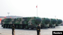 東風-41洲際彈道導彈在北京天安門廣場舉行的國慶閱兵式亮相。（2019年10月1日）