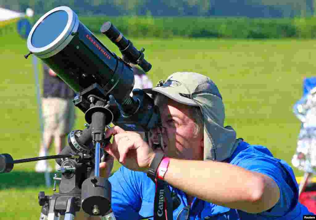 Benjamin Skroch from Evansville, Indiana, waits for the beginning of the solar eclipse at the James Bruce Convention Center in Hopkinsville, Kentucky, Aug. 21, 2017.