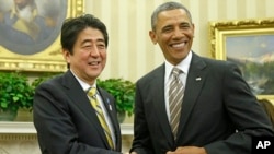 奥巴马与安倍晋三在白宫握手