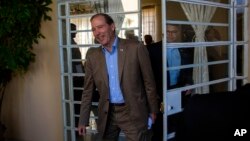 Senator AS Tom Udall tiba untuk memberikan keterangan pers di Havana, Kuba, Rabu (27/5).