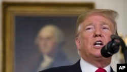 Predsednik Donald Tramp govori o delimičnom zatvaranju vladinih agencija, imigraciji i graničnoj bezbednosti u Beloj kući, 19. januara 2019. 