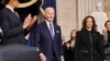 Prezidan Joe Biden ak Vis Prezidan Kamala Harris rive nan Capitol la pou seremoni envestiti Donald Trump la, 20 Janvye 2025. 