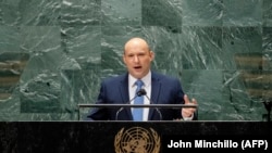 Perdana Menteri Israel Naftali Bennett menyampaikan pidatonya dalam Sidang Majelis Umum PBB yang ke-76 di New York pada 27 September 2021. (Foto: AFP/John Minchillo)