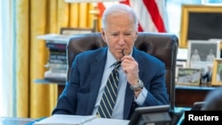 Američki predsednik Džo Bajden razgovara telefonom sa izraelskim premijerom Benjaminom Netanjahuom (Foto: The White House/Handout via REUTERS)