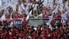 Ribuan buruh menggelar aksi di dekat Monas, Jakarta Pusat memperingati Hari Buruh Internasional, Rabu 1 Mei 2019. Aparat menghambat aksi May Day 2019 dengan melarang buruh melewati Bundaran HI. 