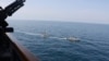 Kapal Garda Revolusioner Iran berlayar dekat kapal-kapal militer AS di Teluk Persia dekat Kuwait, 15 April 2020.