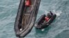 Para Penyelam Cari Kotak Hitam Pesawat AirAsia