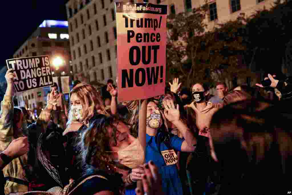 Batelemeli bazali na milulu na esika ekoma kobengama Black Lives Matter, na Washington, 4 novembre 2020.