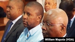 Ndambi Guebuza (meio) e Armando Guebuza (esquerda)