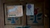 Karya seni oleh Felipe Gomez Alonzo, seorang anak laki-laki asal Guatemala yang berusia 8 tahun, ditempel di pintu rumah Gomez di Yalambojoch, Guatemala, 29 Desember 2018. Gomez meninggal di rumah sakit di Texas saat dalam tahanan AS.