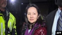 孟晚舟2018年12月11日在温哥华一家法院获得保释离开