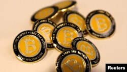 Emblem Bitcoin.com di konferensi teknologi blockchain Consensus 2018 di New York, 16 Mei 2018.
