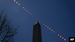 2024年4月8日，美國首都的華盛頓紀念塔與日全蝕過程組合圖。 （美國NASA照片）