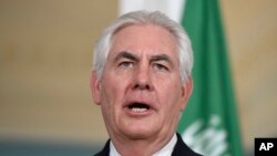 美国国务卿蒂勒森在美国国务院同沙特外交大臣朱拜尔会晤后对媒体发表讲话（2017年3月23日）。
