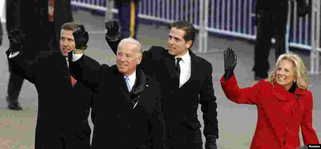 U.S. Vice President Joe Biden walks with his sons Beau (left) and Hunter (2nd right) and his wife Jill down Pennsylvania Avenue during the inaugural parade in Washington, January 20, 2009. 