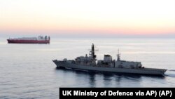 Britanski vojni brod tokom mislije uklanjanja hemijskog oružja iz Sirije 2014.