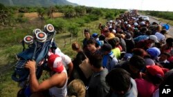 Migranti iz Centralne Amerike koji se kreću ka SAD