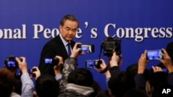 中國外長王毅在中國人大會議期間舉行記者會 (資料圖片)