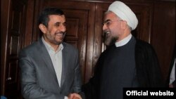 مقامات دولت روحانی "بی‌احتیاطی" دولت احمدی‌نژاد را عامل دستیابی آمریکا به دارایی‌های ایران می‌دانند.