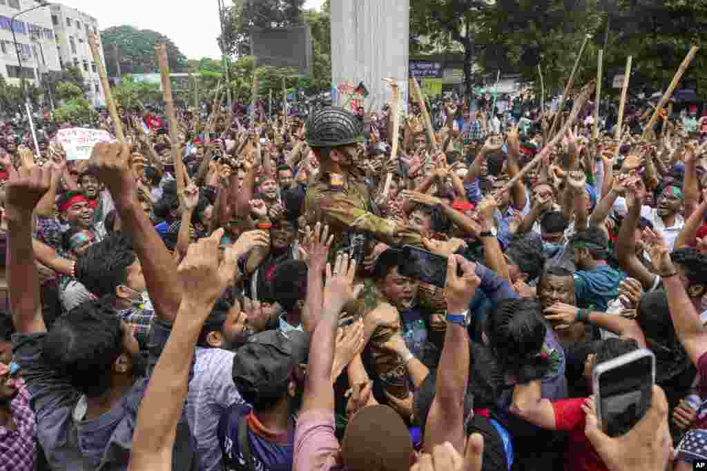 Protesters carry a member of the army on their shoulders as they celebrate Prime Minister Sheikh Hasina's resignation, in Dhaka, Aug. 5, 2024. 
