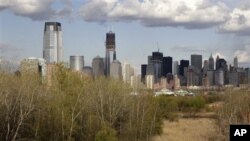 Foto kota New Jersey dan pencakar langit di New York 'tempo dulu' ini difoto ulang dari program 'Documerica', yang dicanangkan oleh Badan Perlindungan Lingkungan Hidup Amerika (EPA) tahun 1972, sebagai bentuk kepedulian lingkungan. Lokasi ini sekarang ber