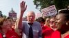 버니 샌더스 상원의원 미국 의료보험제도 개혁안인 ‘메디케어포올(Medicare for All)’을 발의했다.