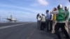 美國防長在南中國海登艦視察航母