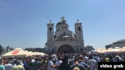 Protest ispred Hrama hristovog vaskrsenja u Podgorici (Foto: Predrag Milić)