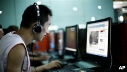 Para pengguna internet di beberapa wilayah Tiongkok dapat mengakses facebook dan twitter (Foto: dok)