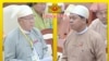 ဒီမိုကရေစီ ပညာရေးကိစ္စ မေးခွန်းထုတ်ဆွေးနွေးနေတဲ့ ကောလင်း မဲဆန္ဒနယ်က လွှတ်တော်အမတ် ဦးမျိုးဇော်အောင် (ယာ)၊ ပြည်ထောင်စုရွေးကောက်ပွဲကော်မရှင်အဖွဲ့ဝင် ဦးအောင်မြင့် (ဝဲ)