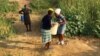FILE: Bancedisana ukuthwala inkonxa zamanzi abawakhe emthonjeni koBulawayo. (Photo: VOA)