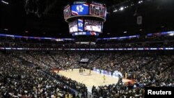 10月10日上海的美國職業籃球聯賽NBA洛杉磯湖人隊與布碌崙網隊賽事。