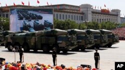 中国在建政70周年阅兵仪式中展示的DF-21D反舰弹道导弹。
