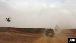 A helicopter of the French army escorting a vehicle transporting Mali's Prime Minister Moussa Mara from Gao to Kidal, May 17, 2014.