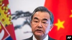왕이 중국 외교부장.