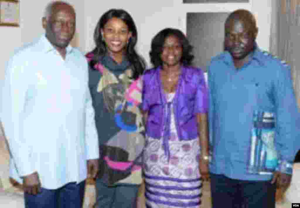 José Eduardo dos Santos, a primeira dama Ana Paula dos Santos, Avelina Escórcio dos Santos (sobrinha do Presidente) e o seu esposo, o general Bento dos Santos “Kangamba” em Luanda, Julho de 2013.