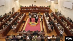 Deputados aguardam intervenção de Beatriz Buchili
