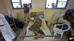 Paciente diagnosticada com SIDA internado no hospital de Kinshasa.
