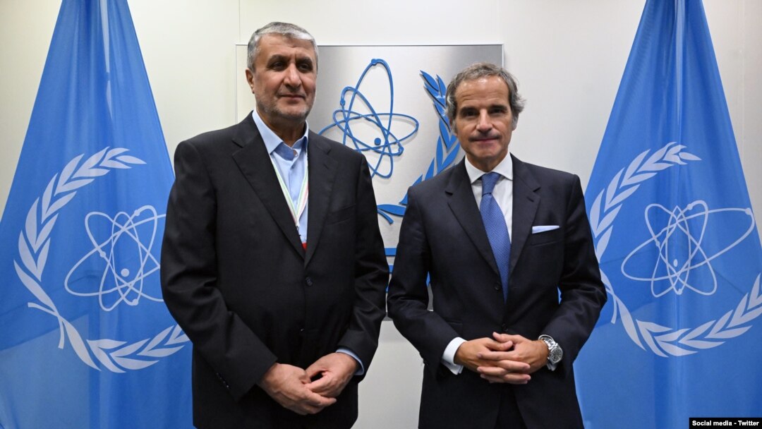အီရန်ရဲ့ နျူကလီးယားအဖွဲ့ အကြီးအကဲ Mohammad Eslami နဲ့ IAEA အကြီးအကဲ Rafael Grossi တို့ Vienna မှာ တွေ့ဆုံစဉ်