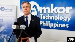 2024年3月19日，美國國務卿安東尼·布林肯 (Antony Blinken) 在馬尼拉參觀 Amkor Technology 時向媒體發表講話。