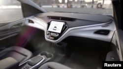 Mobil swakemudi buatan General Motors yang tidak memiliki pedal dan setir, 12 Januari2018. 