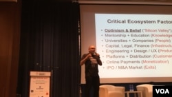 “500家新创企业”（500 Startups）的共同创建者戴维·麦克卢尔在会议上发言