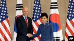 美国副总统拜登会晤朴槿惠。