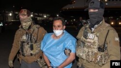محمد شریف‌الله در بازداشت نیروهای اف‌بی‌آی