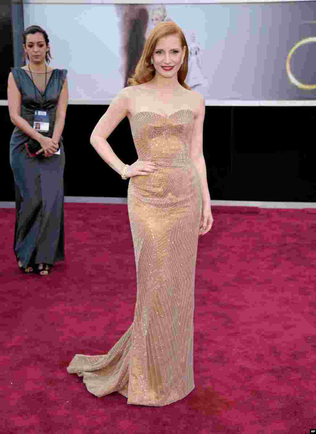 Aktris Jessica Chastain tiba di tempat penyelenggaraan Academy Awards ke-85 di Dolby Theatre, Los Angeles (24/2).
